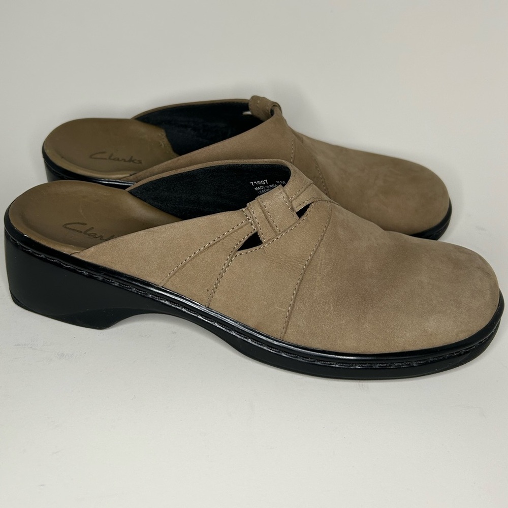 Clark’s Suede Leather Mushroom/Beige/Tan Slip On Clog Size 8M